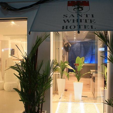 Santi White Hotel Phuket Buitenkant foto