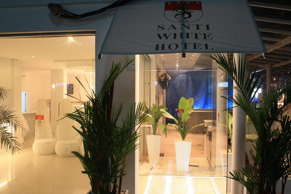 Santi White Hotel Phuket Buitenkant foto